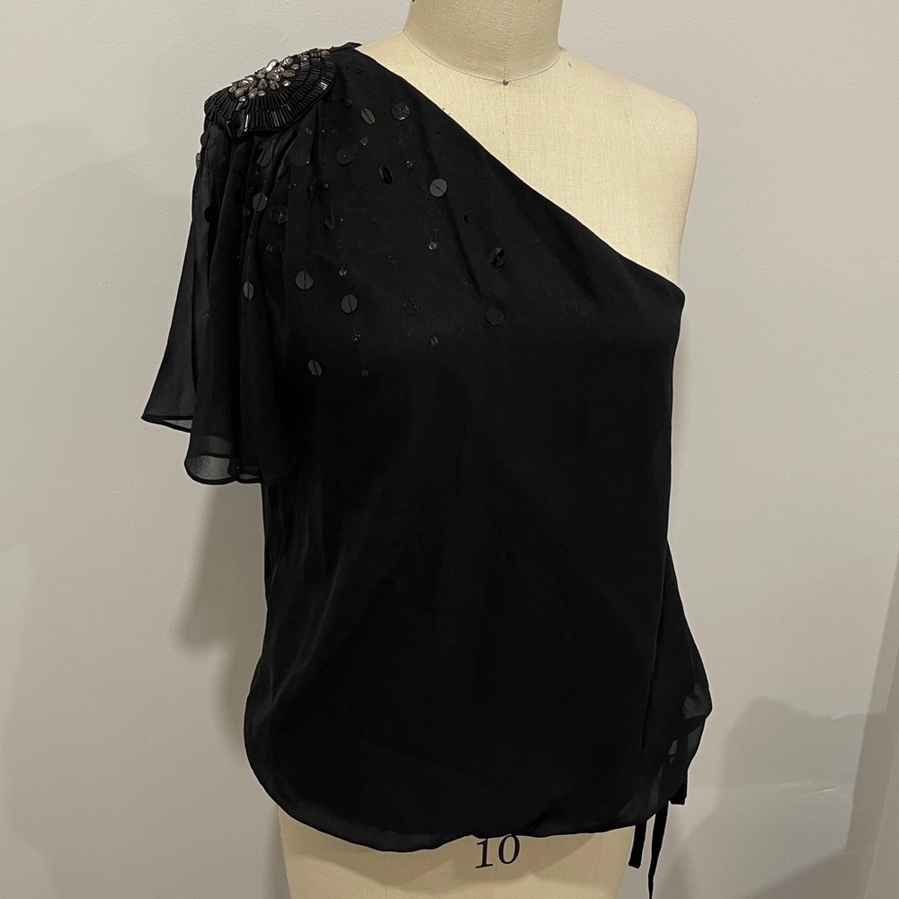 🆕 Guess by Marciano black top